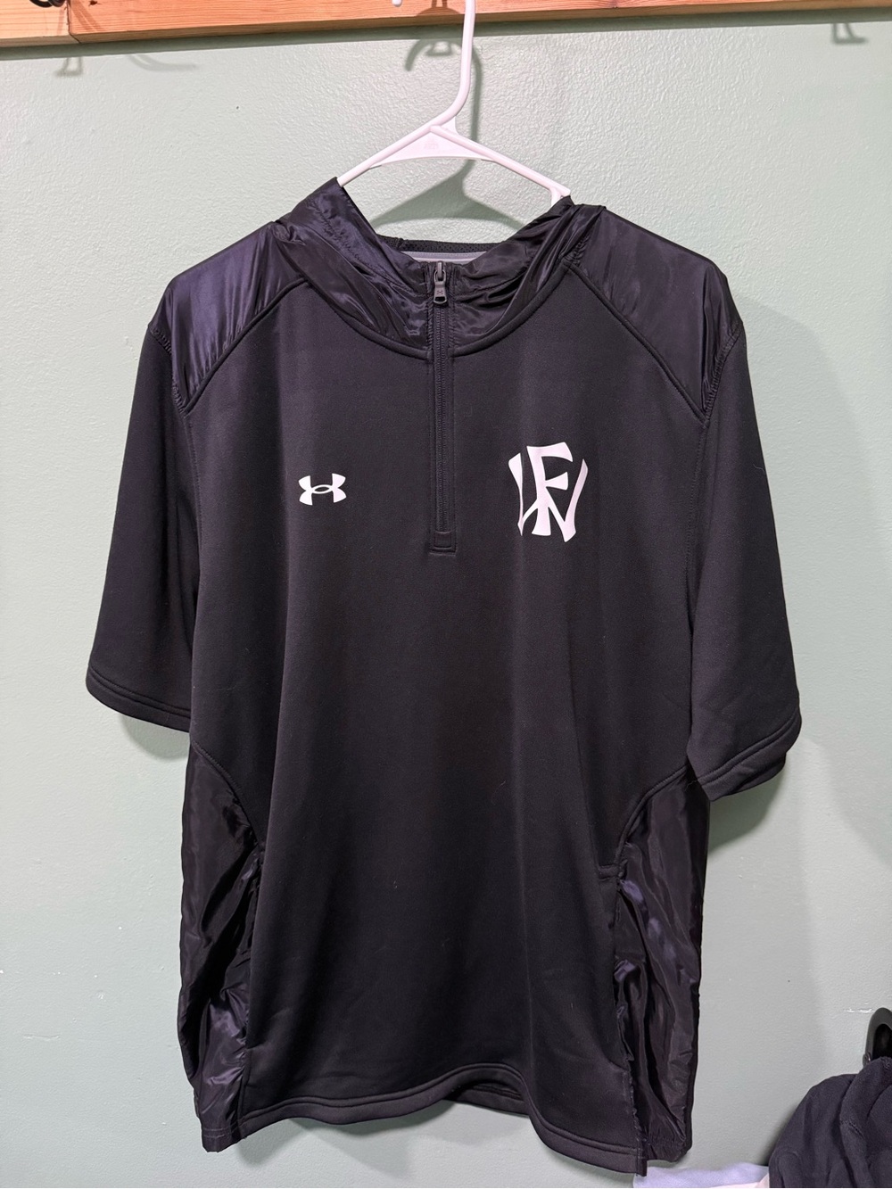 Under Armour Men’s Black Short-Sleeve Hooded Performance Shirt